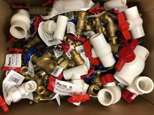 lot 96 image: ASSORTED PLUMBING SHUT OFF VALVES