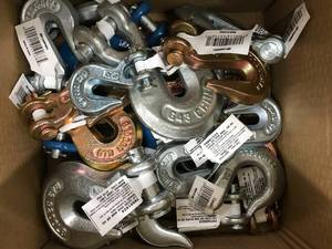 lot 132 image: ASSORTED METAL HOOKS