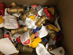lot 178 image: ASSORTED PLUMBING VALVES