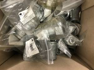 lot 187 image: BOX OF ASSORTED GALVENIZED PLUMBING TEES AND COUPLINGS