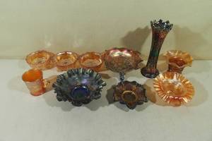 lot 4 image: Assorted Iridescent Carnival Glass Dishes