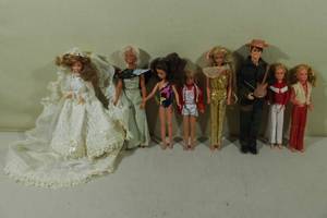 lot 6 image: Assorted Vintage Barbie and Friends Dolls