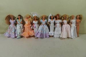 lot 7 image: Assorted Barbie and Friends Dolls