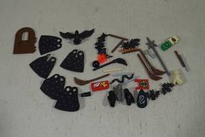 lot 40 image: Assorted Harry Potter LEGO Minifig Accessories