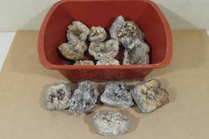 lot 74 image: Assorted Geodes