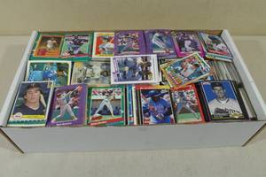 lot 129 image: Assorted Baseball Cards - Many 1980s Stars, Hrbek Rookie