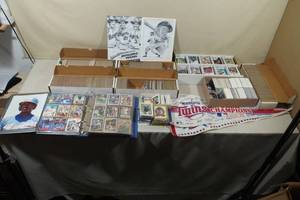 lot 148A image: Assorted Cards - Early to Mid 80s Football, Mid 80s Baseball, Late 80s Basketball