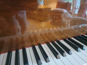 lot 1 image: Young Chang G-157 Baby Grand Piano