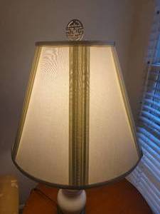 lot 24 image: Victorian Jar Lamp
