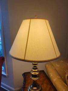 lot 25 image: Contemporary Brass Table Lamp