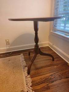 lot 13 image: Whitney Furniture Butler Side Table