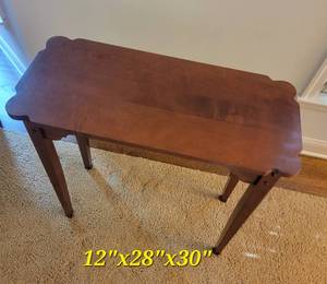 lot 17 image: Contemporary Amish Styled Console Table