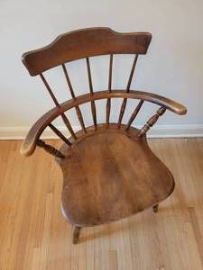 lot 61 image: Antique Windsor Armchair
