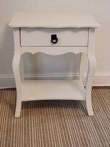 lot 33 image: Modern Contemporary White Nightstand