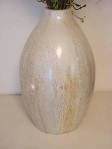 lot 89 image: Modern Minimalist Vase