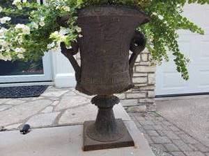 lot 2 image: Large Capagna Form Iron Cast Planter A