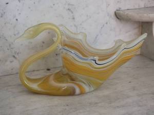 lot 50 image: Amazing Fine Art Glass Swan Sculpture by Titan