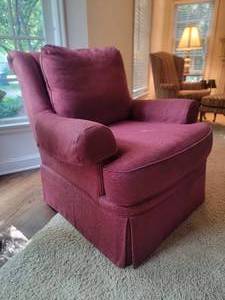 lot 39B image: Stylish Modern Red Plush Armchair by Huntington House