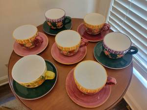 lot 77 image: Delightful Cups & Saucer Painted Ceramic Ice Cream Bowl Set (7)