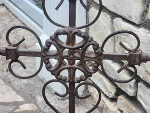 lot 100 image: Striking Iron Garden Sculpture Dcor Pair