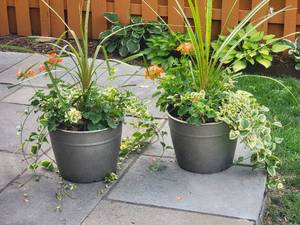lot 43D image: Classic Metal Bucket Garden Planter