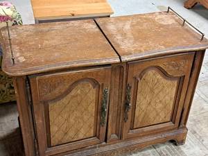 lot 30 image: Buffet Table