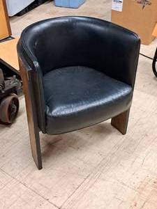 lot 32 image: Lounge Arm Chair