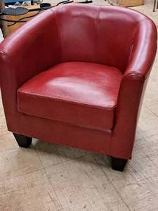lot 33 image: Lounge Arm Chair