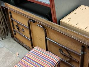 lot 51 image: 6 Folding Table