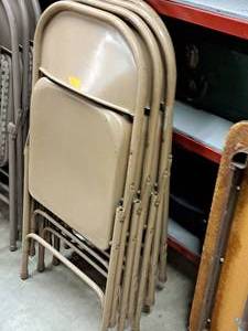 lot 52 image: Lot of (4) Metal Folding Chairs