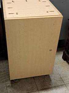 lot 49 image: Rolling Cabinet 1-door