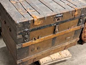 lot 55 image: Vintage Duluth Trunk Factory Storage Trunk