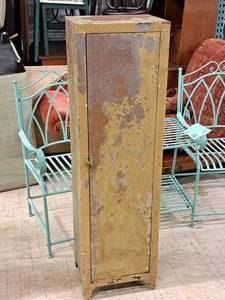 lot 65 image: Metal Storage Locker