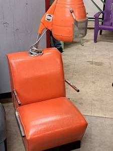 lot 77 image: Bouat Commercial Hair Dryer Chair 410
