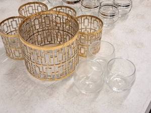 lot 307 image: Lot of (8) Glasswares