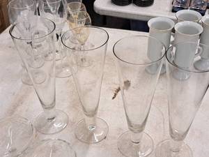 lot 312 image: Lot of (4) 10 Beer Glasses