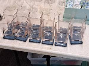lot 316 image: Lot of (12) 4 Cocktail Glasses