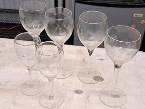 lot 318 image: Lot of (6) Wine Glasses