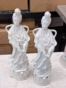 lot 321 image: Lot of (2) Porcelain Statues