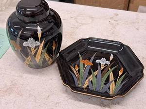 lot 322 image: Otagiri Matching Decorative Stoneware Vase and Serving Tray