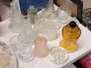 lot 332 image: Lot of (14) Sconces  Flower,Frog