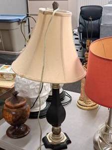 lot 375 image: 29 Table Lamp with Lamp Shade