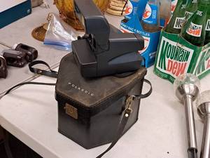 lot 386 image: Vintage Polaroid One Step Camera with Case