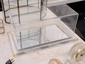 lot 392 image: Display Box