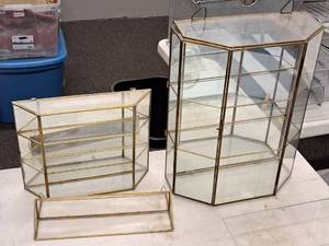lot 391 image: Lot of (3) Glass Display Boxes
