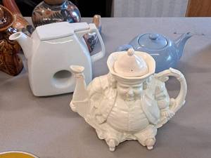 lot 403 image: Lot of (3) Teapots