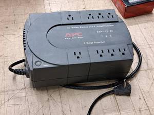 lot 165 image: APC Back-UPS ES 725 Battery Backup  Surge Protection