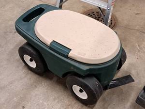 lot 99 image: Plastic Rolling Tool Caddy