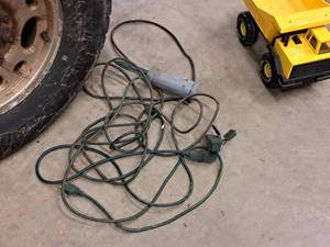 lot 112 image: Lot of (2) Outdoor Extension Cords