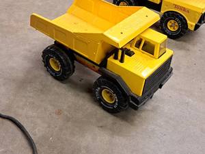 lot 113 image: Tonka Metal Dump Truck